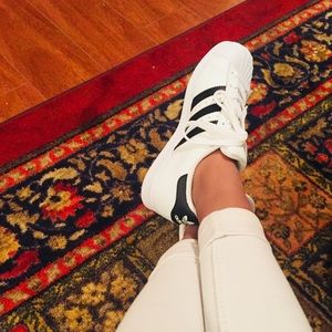 Meet your Posher, Mikhaela